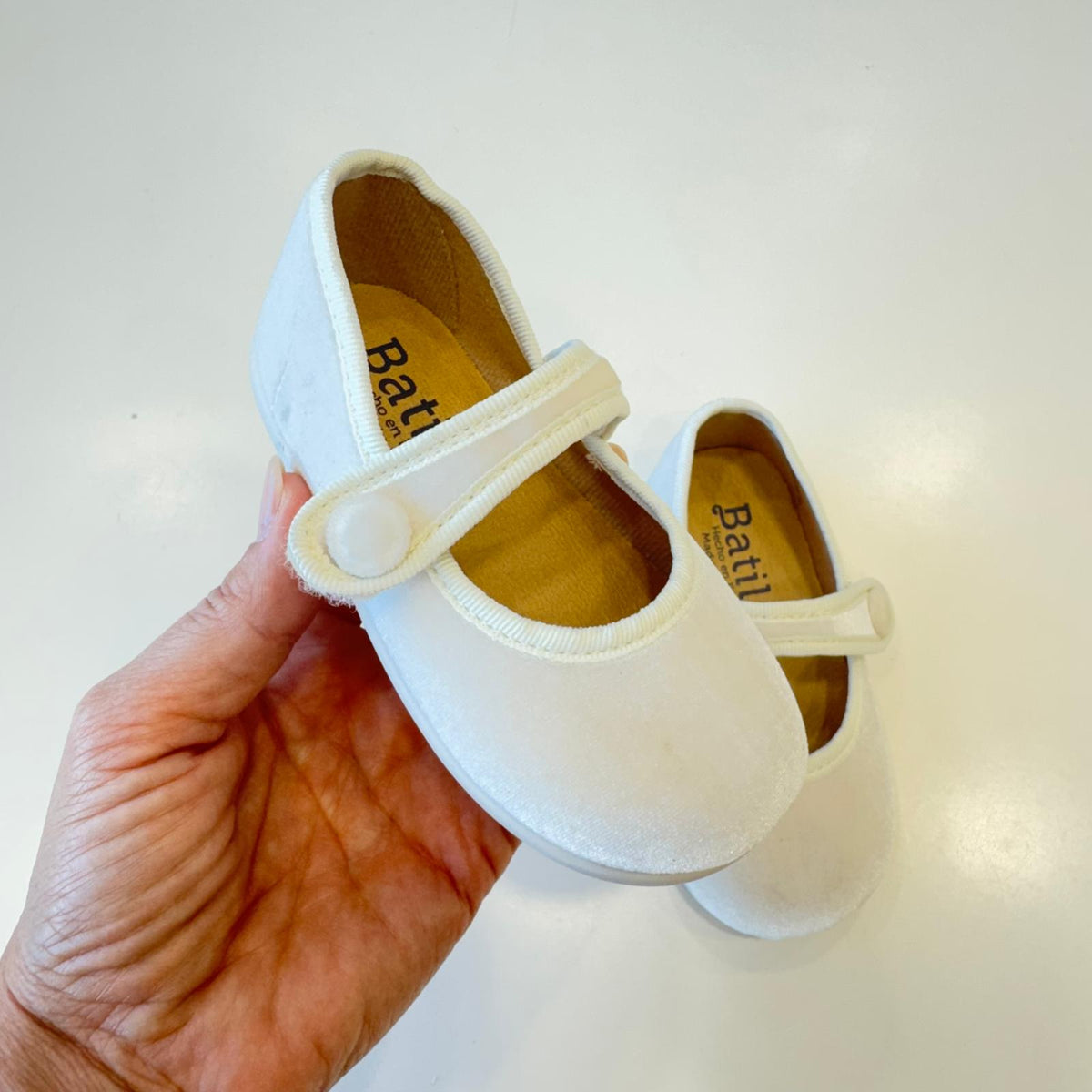 Scarpe Mary Jane panna bambina con cinturino, modello elegante da cerimonia