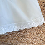 Orlo in tulle con ricamo floreale abito neonata