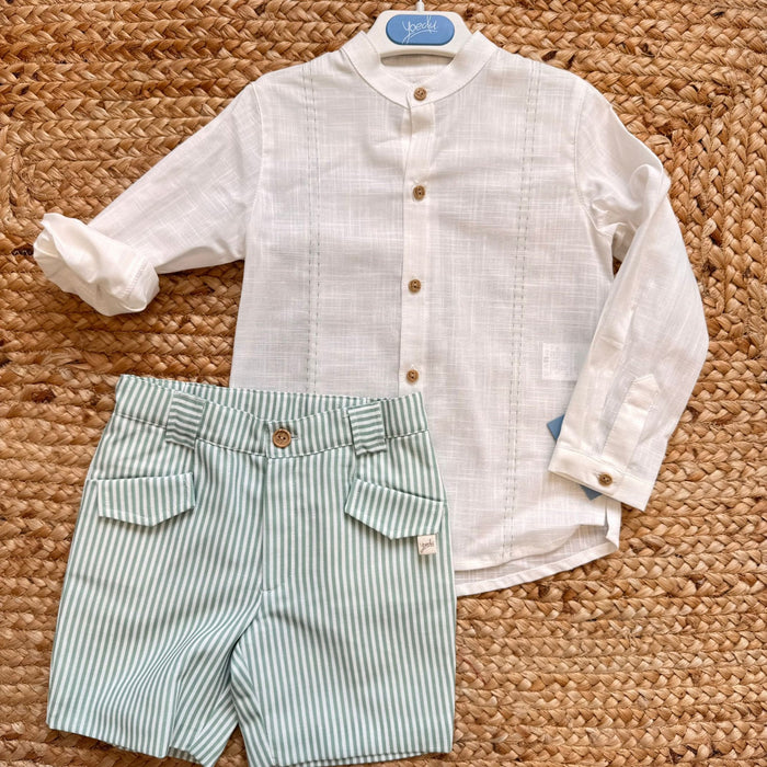 completo bambino elegante con camicia bianca in cotone e pantaloncino rigato verde