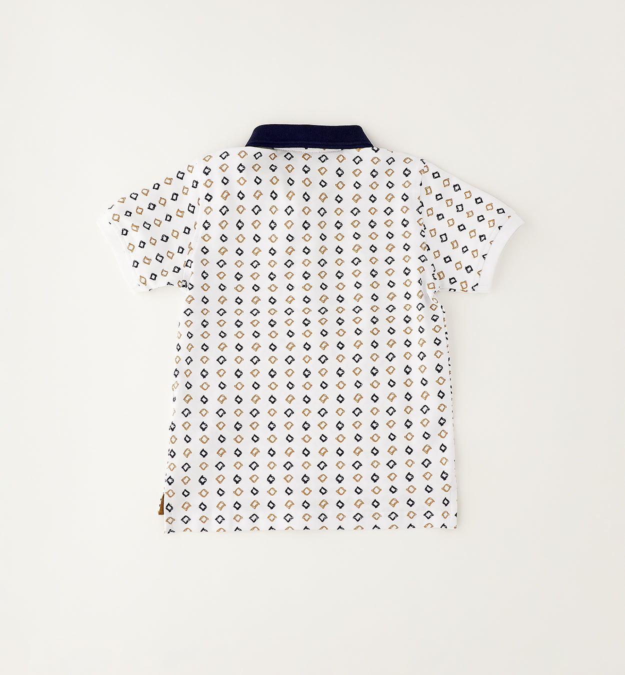 Completo bambino con polo fantasia in cotone e bermuda color sabbia stile casual chic.