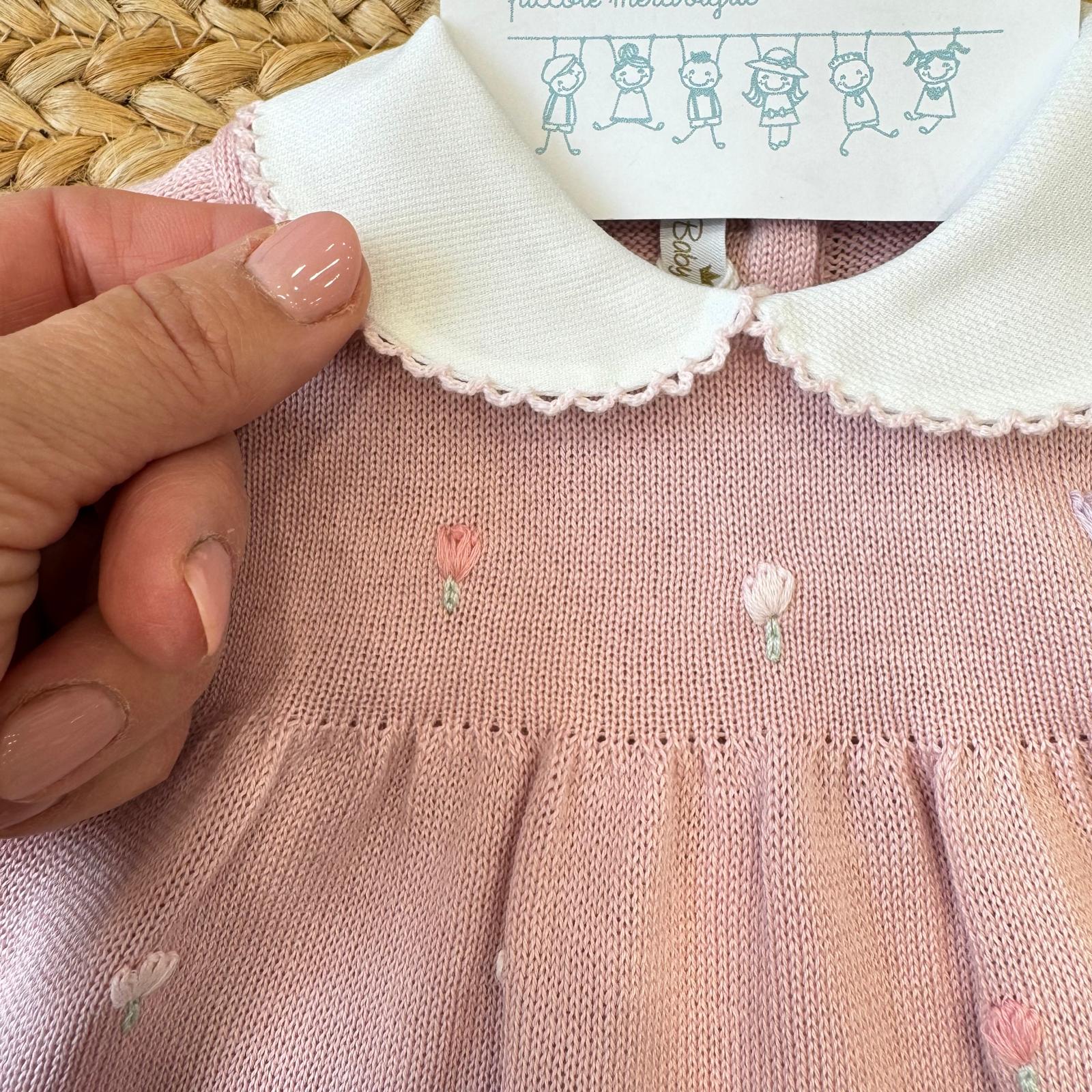 dettaglio colletto bianco pagliaccetto neonata cotone