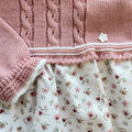 Pagliaccetto bimba rosa in maglia con parte floreale e colletto coordinato