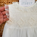 pagliaccetto elegante battesimo bimba in bianco con dettagli in pizzo