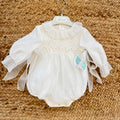Pagliaccetto battesimo bimba avorio con punto smock, ricami beige e volant