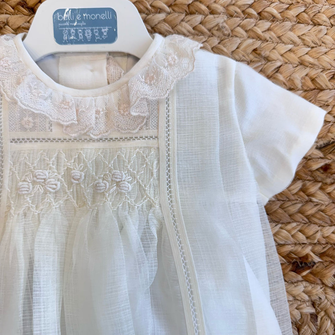Pagliaccetto battesimo maschietto bianco in filo con colletto in pizzo