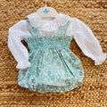Pagliaccetto bimba in cotone floreale verde acqua con blusa bianca plumetis e colletto volant
