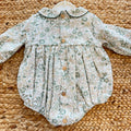 Pagliaccetto bimba floreale verde Sardon in 100% cotone con punto smock