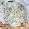 Abito pagliaccetto bimba verde Sardon con fantasia floreale e pompon