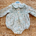 Pagliaccetto bimba floreale verde Sardon in 100% cotone con punto smock