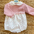 Pagliaccetto bimba rosa in maglia con parte floreale e colletto coordinato