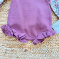 Pagliaccetto bimba vinaccio in maglia con camicia floreale e colletto a volant