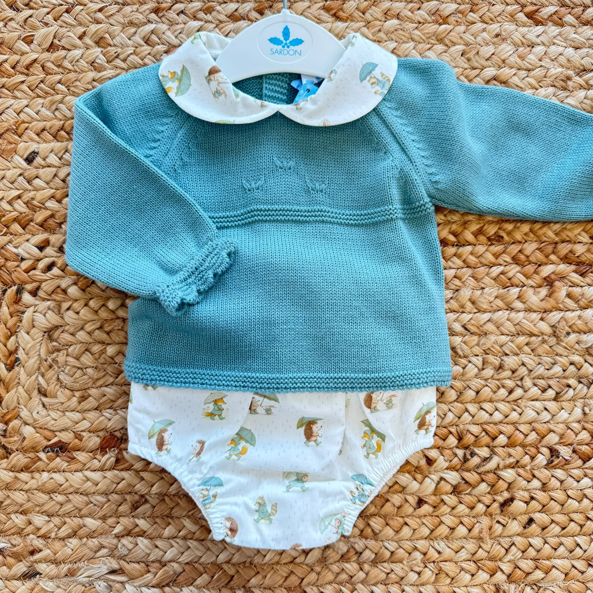 Completo pagliaccetto bimbo verde salvia con maglia e culotte fantasia animaletti