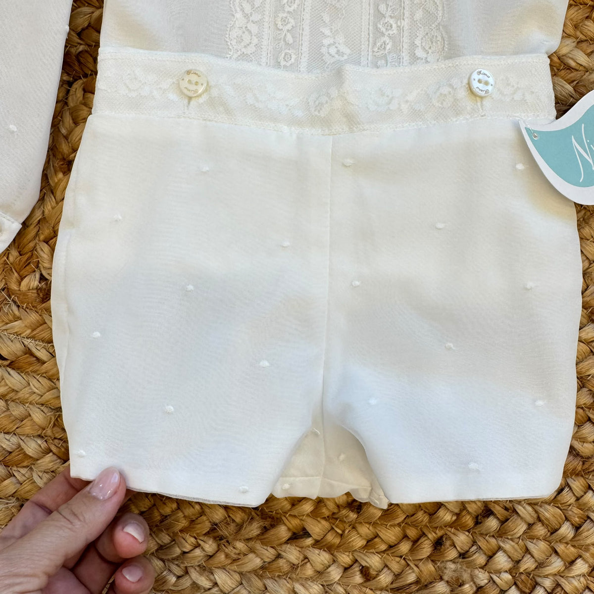 Completo battesimo bimbo bianco con colletto tondo, pizzo ricamato e pantaloncino corto