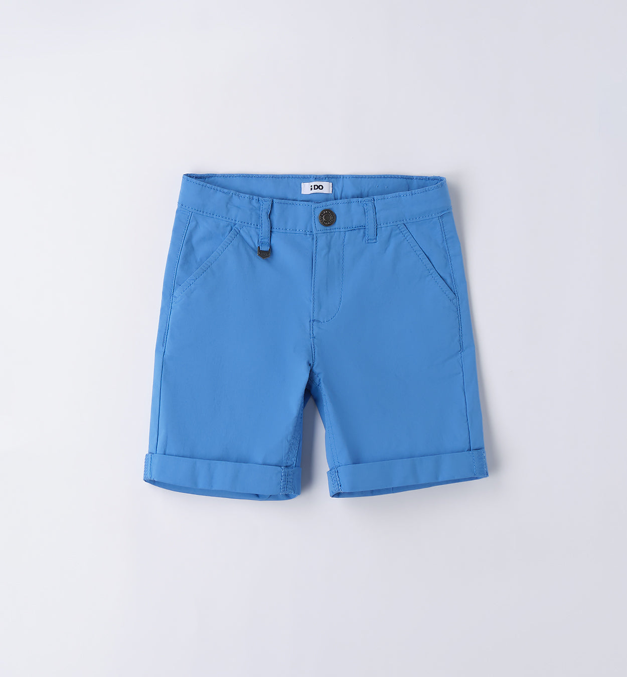 T-shirt bianca con stampa e pantaloncini blu per bambino, abbigliamento estivo casual.