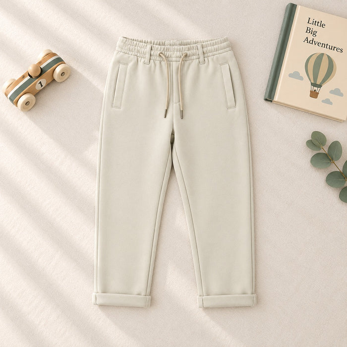 Pantalone bimbo beige in cotone con vita elasticizzata coulisse e tasche vista frontale