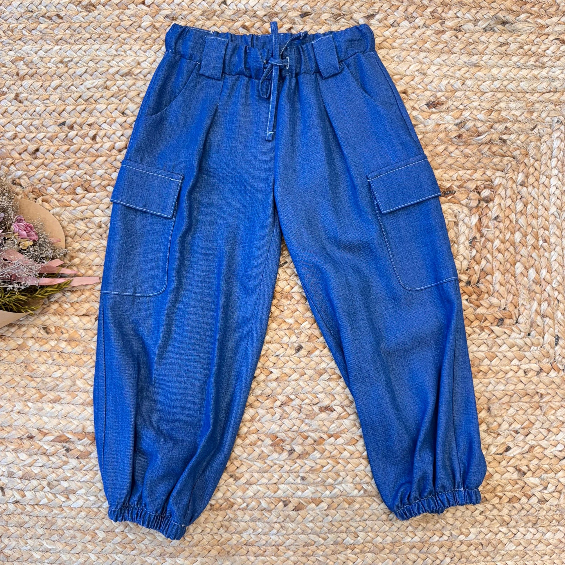  Pantalone chambray bambina con tasconi e coulisse in vita
