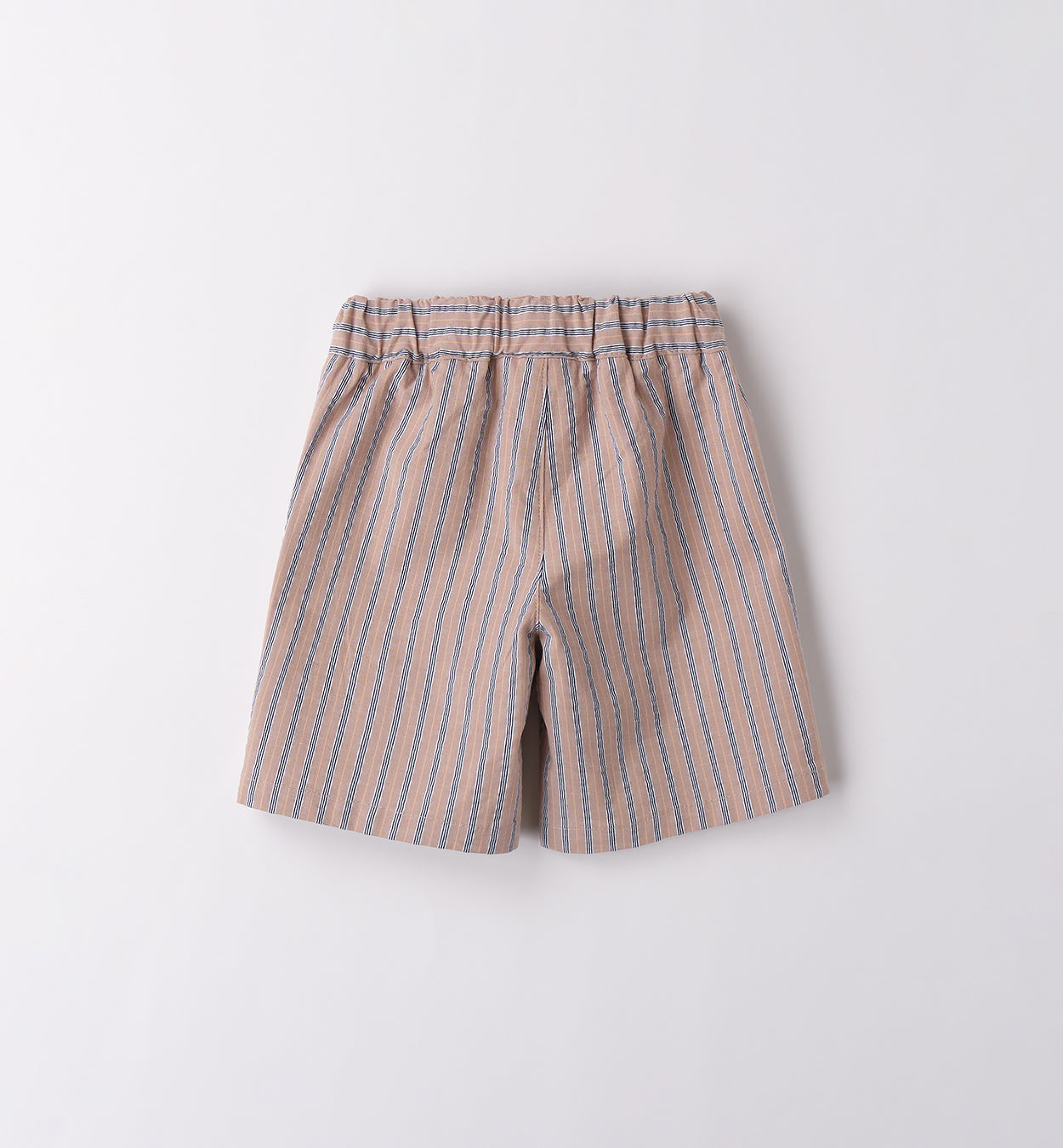T-shirt arancione con stampa e pantaloncini a righe per bambino, abbigliamento estivo casual.