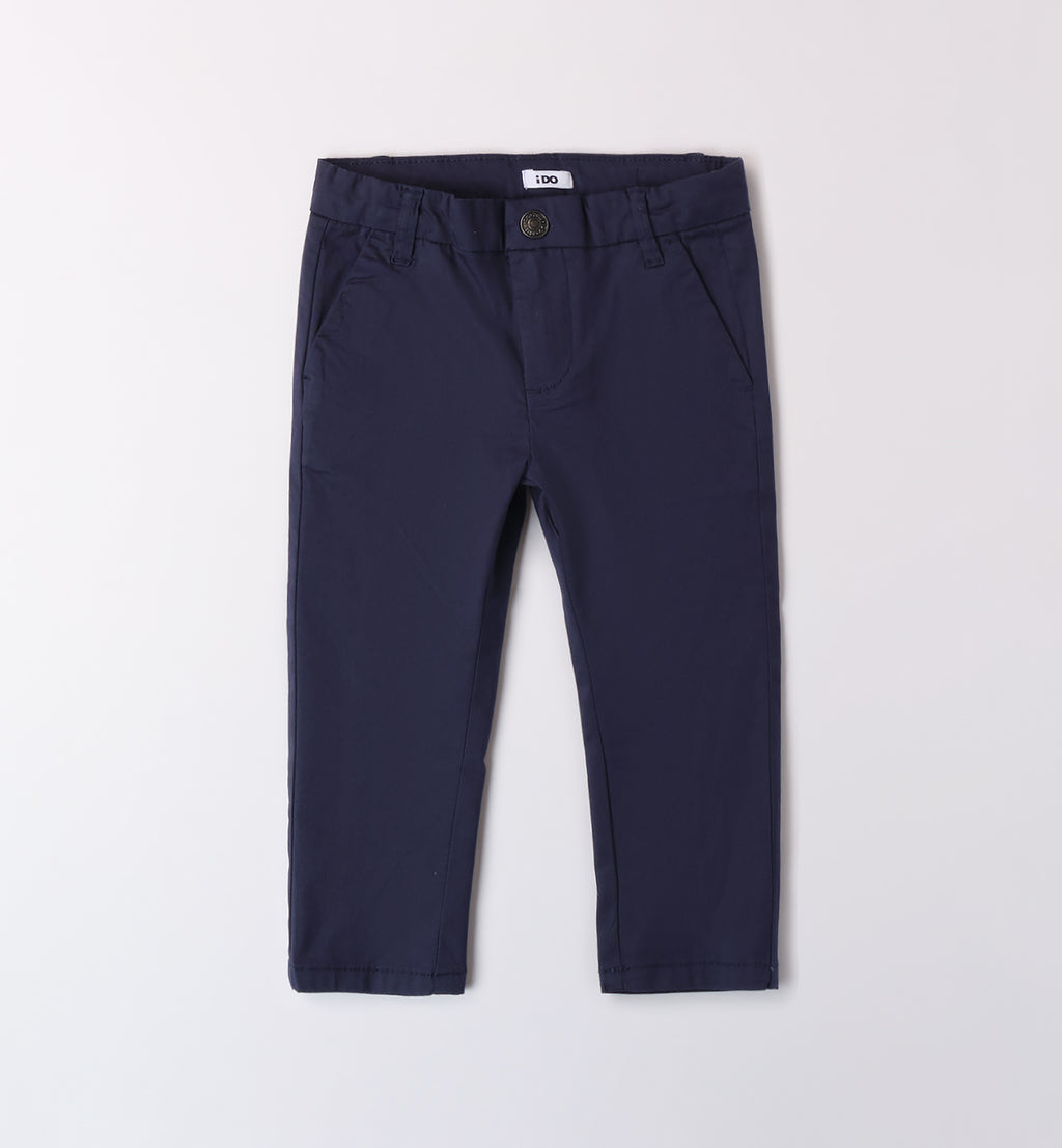 Gilet in maglia, camicia bianca e pantaloni navy per bambino, abbigliamento elegante cerimonia.