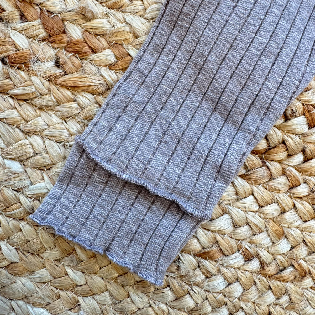 Completo bimba in cotone con blusa panna ricamata e pantalone tortora