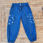 Pantaloni cargo chambray bambina con ricami bianchi a fiore