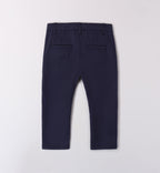 Gilet in maglia, camicia bianca e pantaloni navy per bambino, abbigliamento elegante cerimonia.