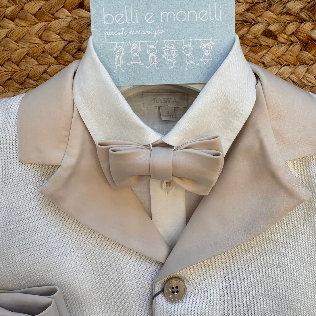 completo battesimo neonato lino e cotone con giacca e papillon beige
