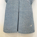 Abito bimba azzurro bouclé con colletto morbido e maniche corte.