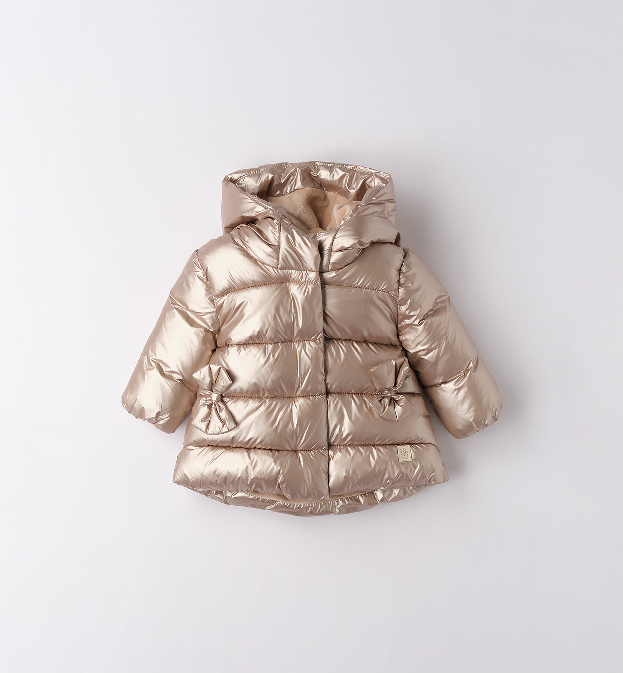 piumino oro con fiocchi per neonata fronte