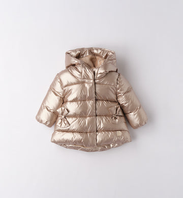 piumino oro con fiocchi per neonata fronte