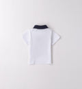 Salopette blu con camicia bianca per bambino, abbigliamento casual chic.
