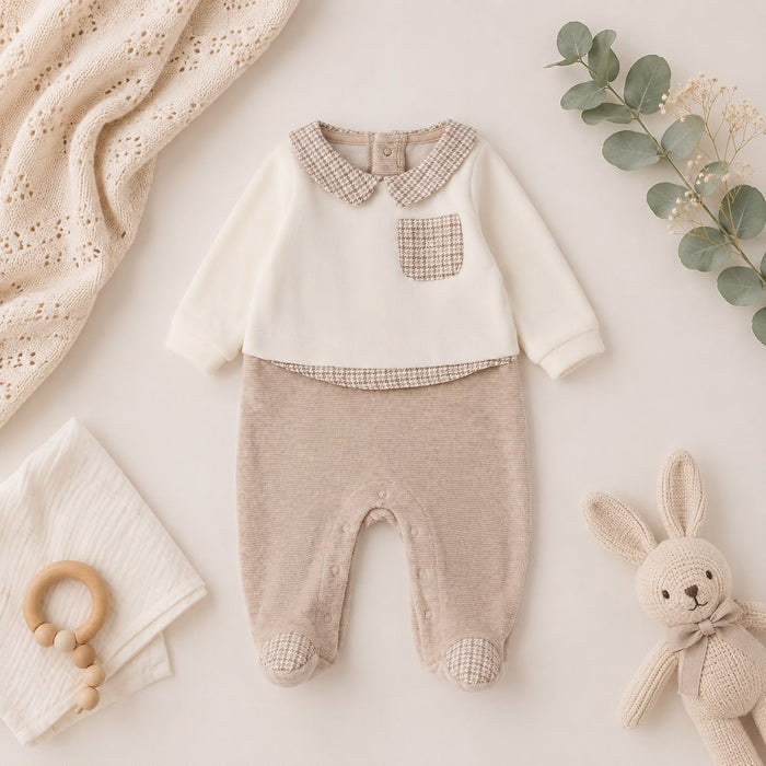 Tutina neonato in ciniglia beige e panna con dettagli pied de poule