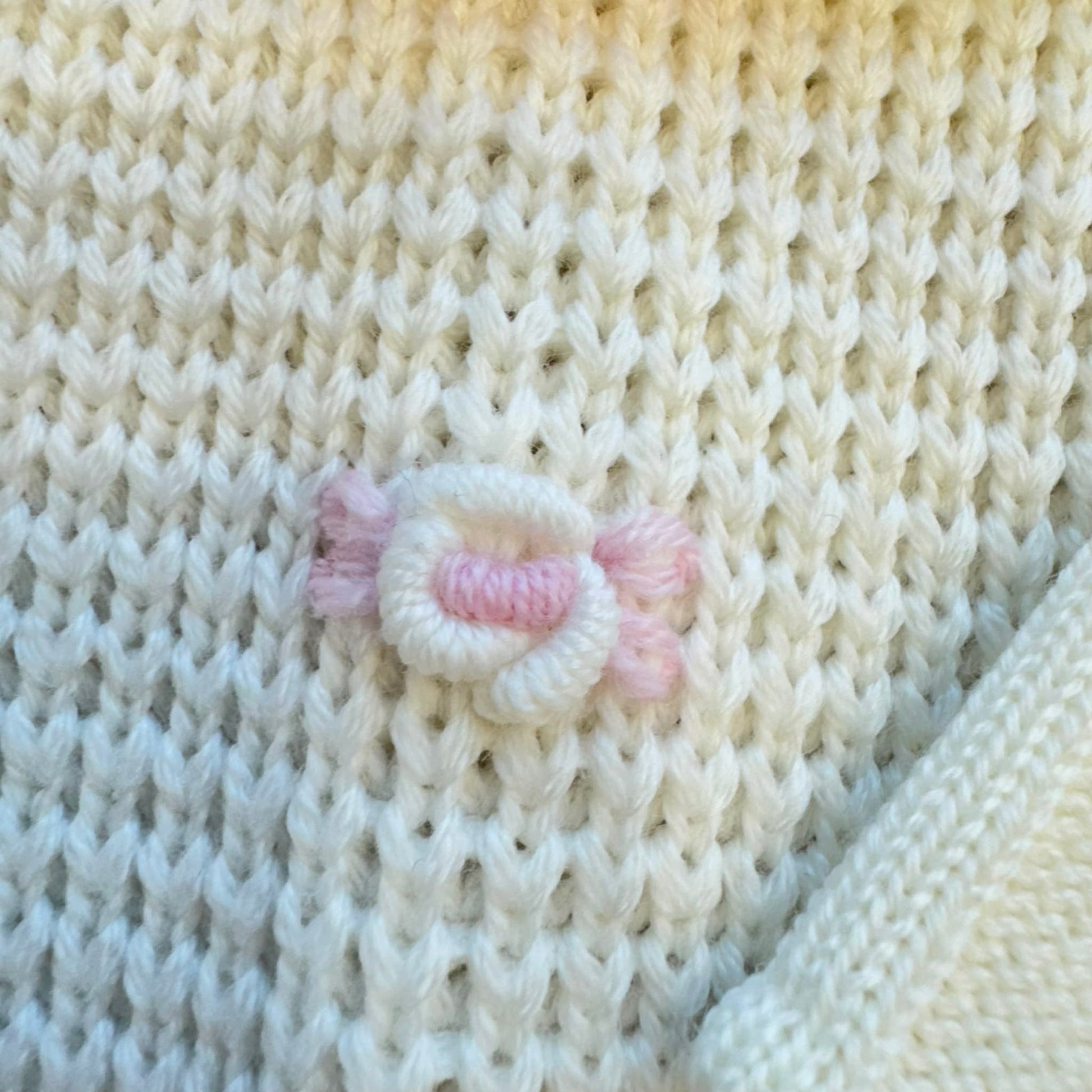 Uscita clinica neonata in pura lana con copertina latte e rosa confetto Made in Italy.