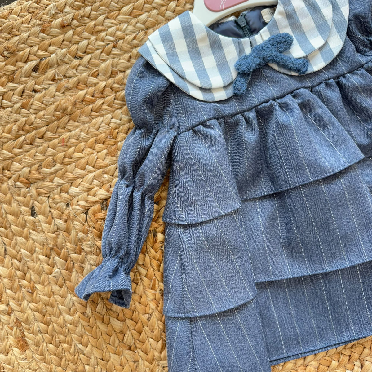 Abito bimba blu a balze con colletto a quadretti e fiocco
