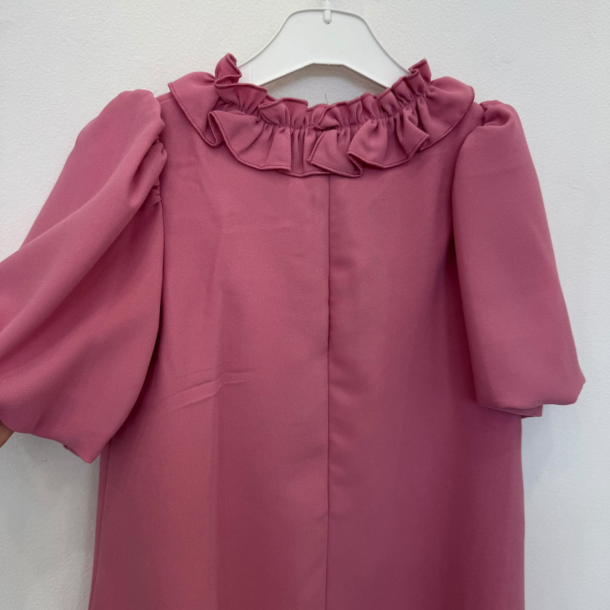Abito elegante bambina rosa antico in misto cotone con fiori applicati, maniche a palloncino e collo con volant