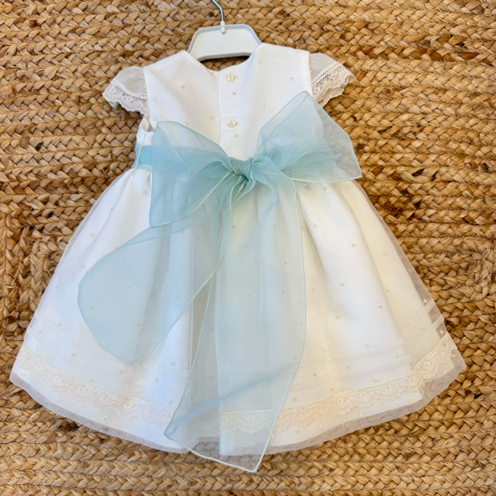 Retro dell’abito battesimo neonata con fiocco grande in organza verde salvia