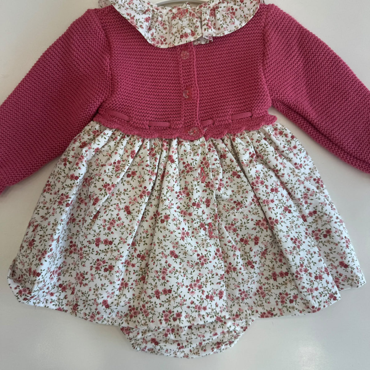 Abito bimba rosa lampone Sardon con fantasia microfiori e culotte coordinata