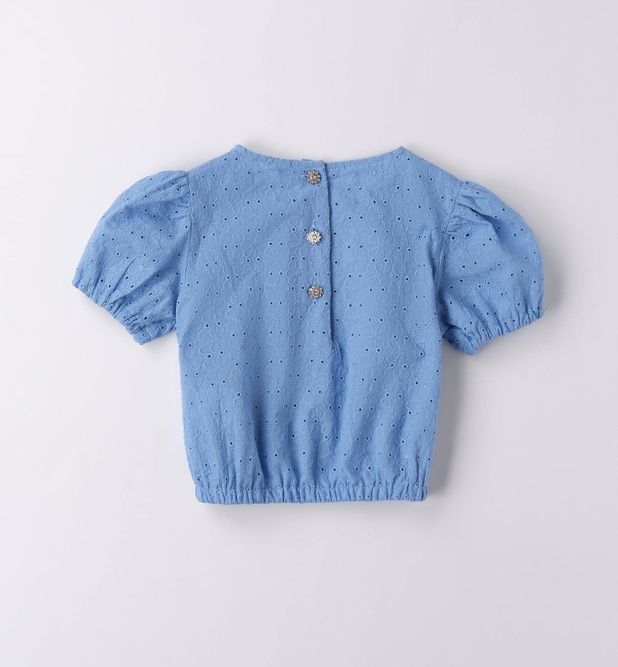 Completo bimba azzurro in sangallo con top a maniche a sbuffo e pantaloncini con fiocco