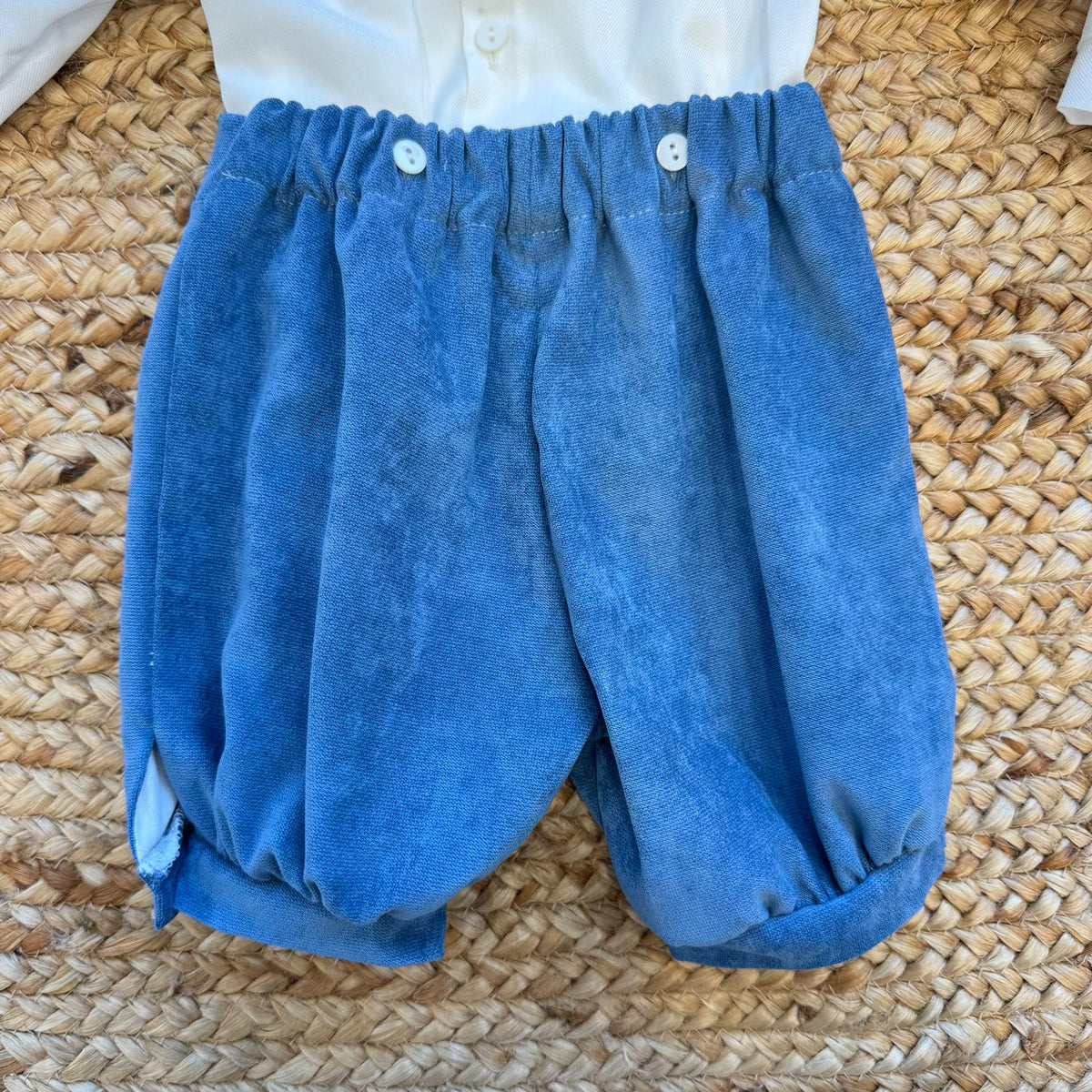 Pantalone azzurro polvere con pieghe completo battesimo bimbo