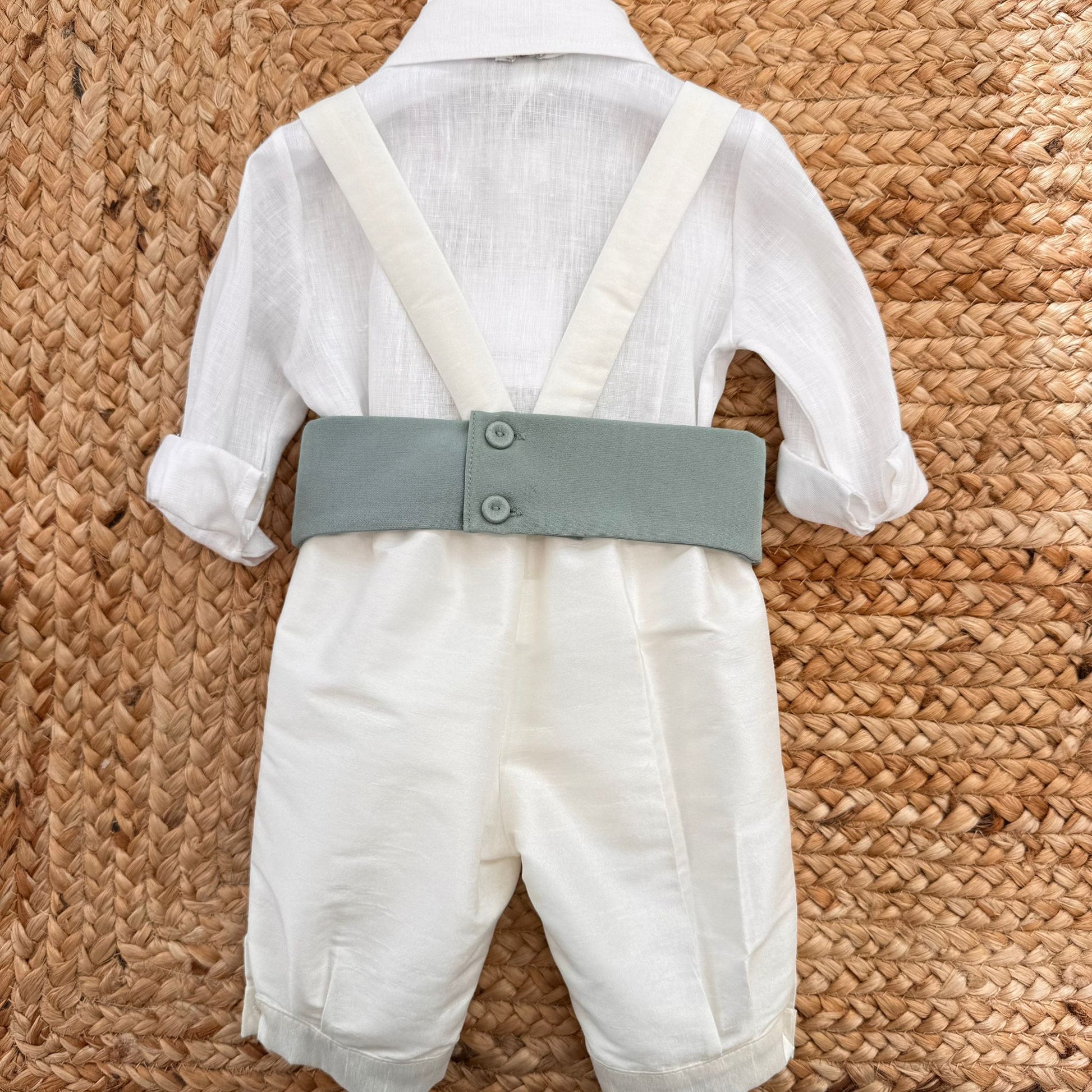 Retro completo battesimo bimbo con fascia verde salvia e pantalone bianco elegante
