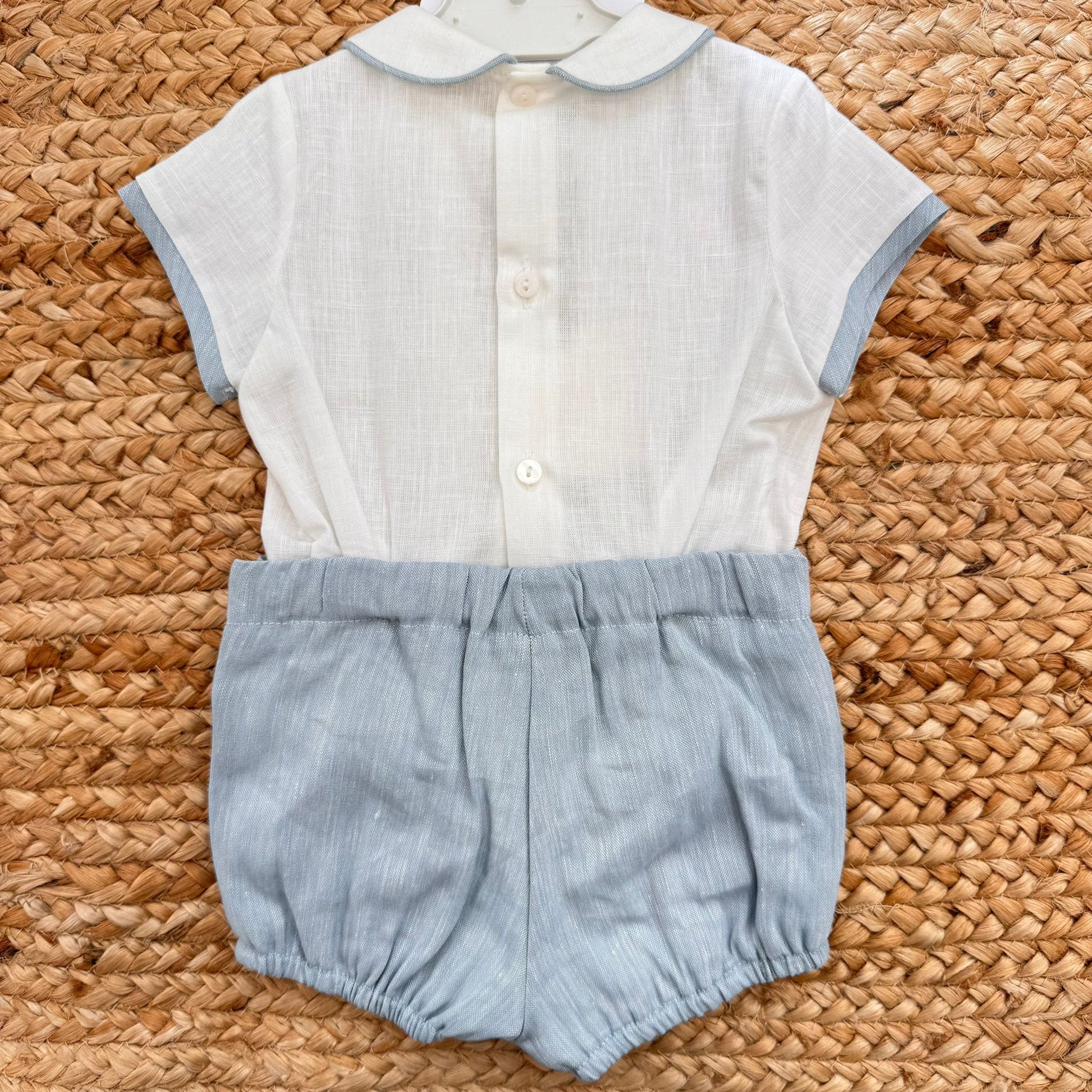 Retro completo battesimo bimbo con camicia bianca e pantaloncino celeste