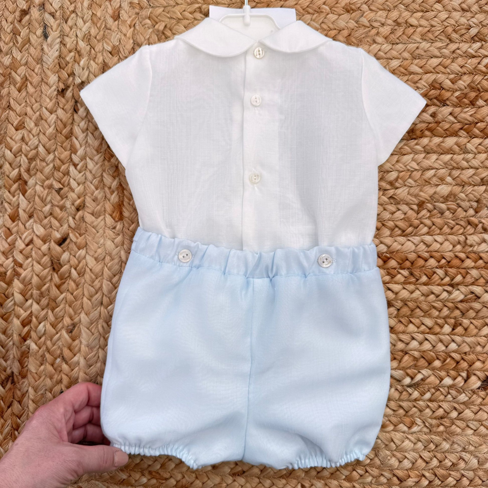 Retro completo battesimo bimbo celeste con chiusura posteriore e pantaloncino coordinato