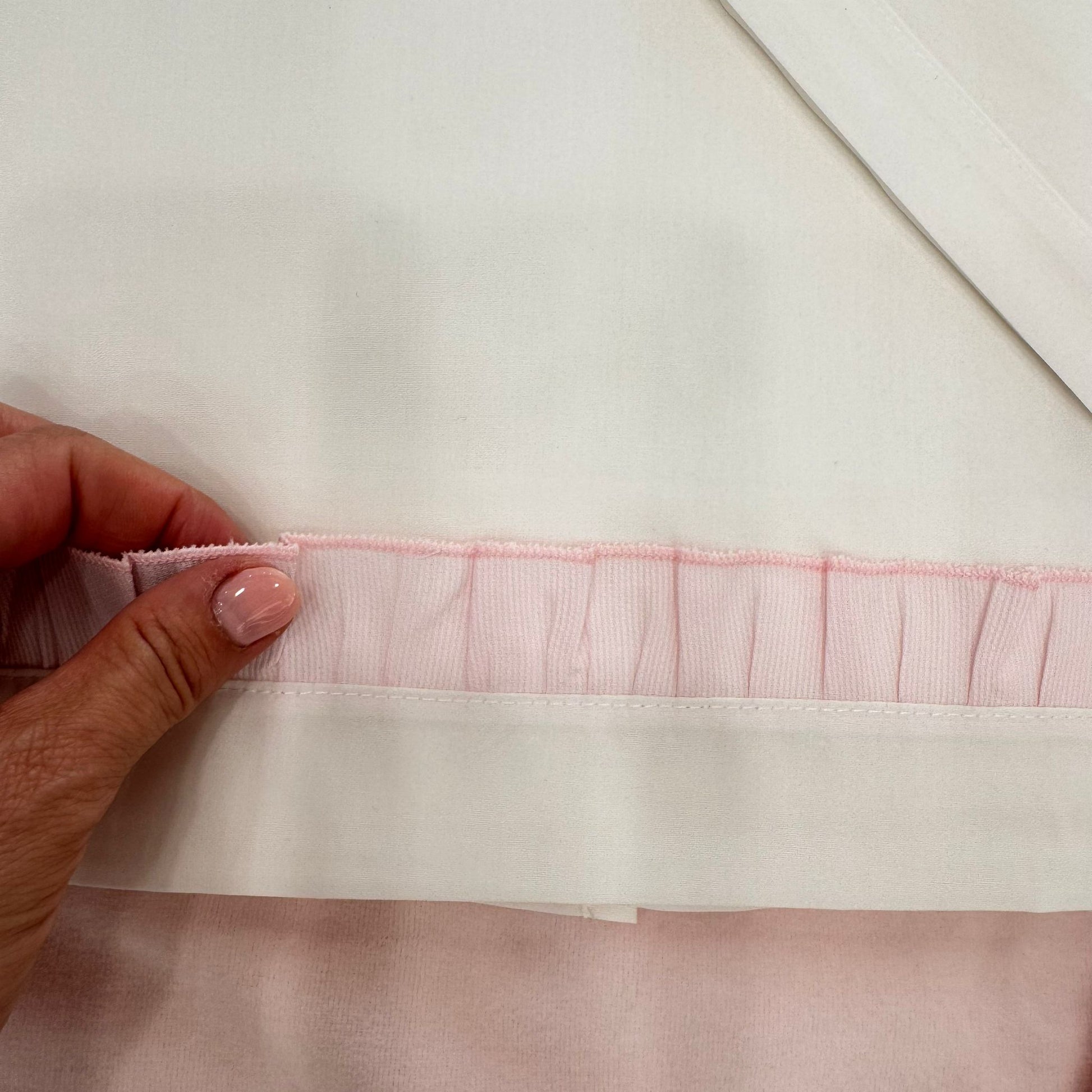 Retro della copertina in ciniglia rosa con interno morbido