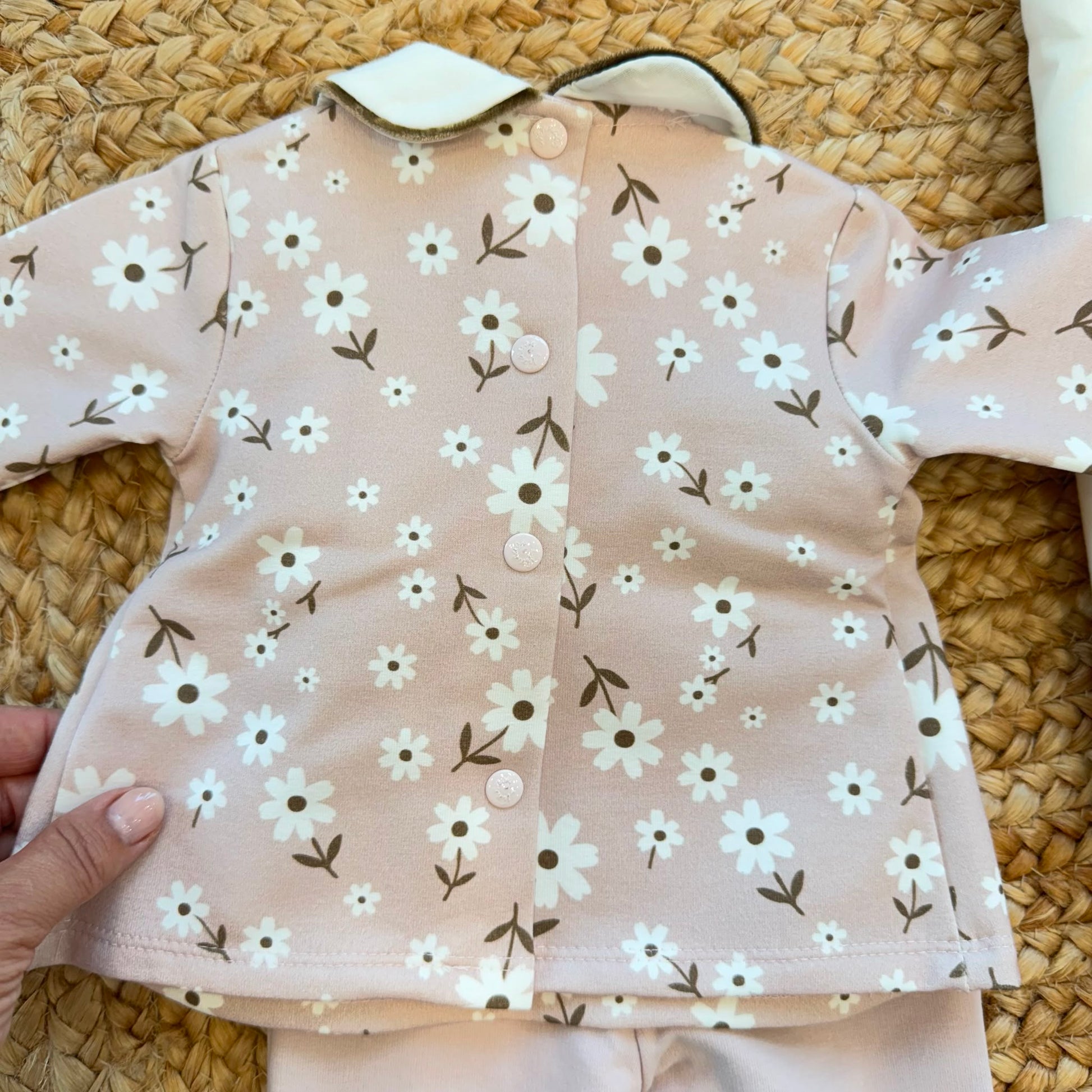 Uscita clinica neonata in caldo cotone con copertina sfoderabile, lenzuola, cappellino e bavaglino coordinati.