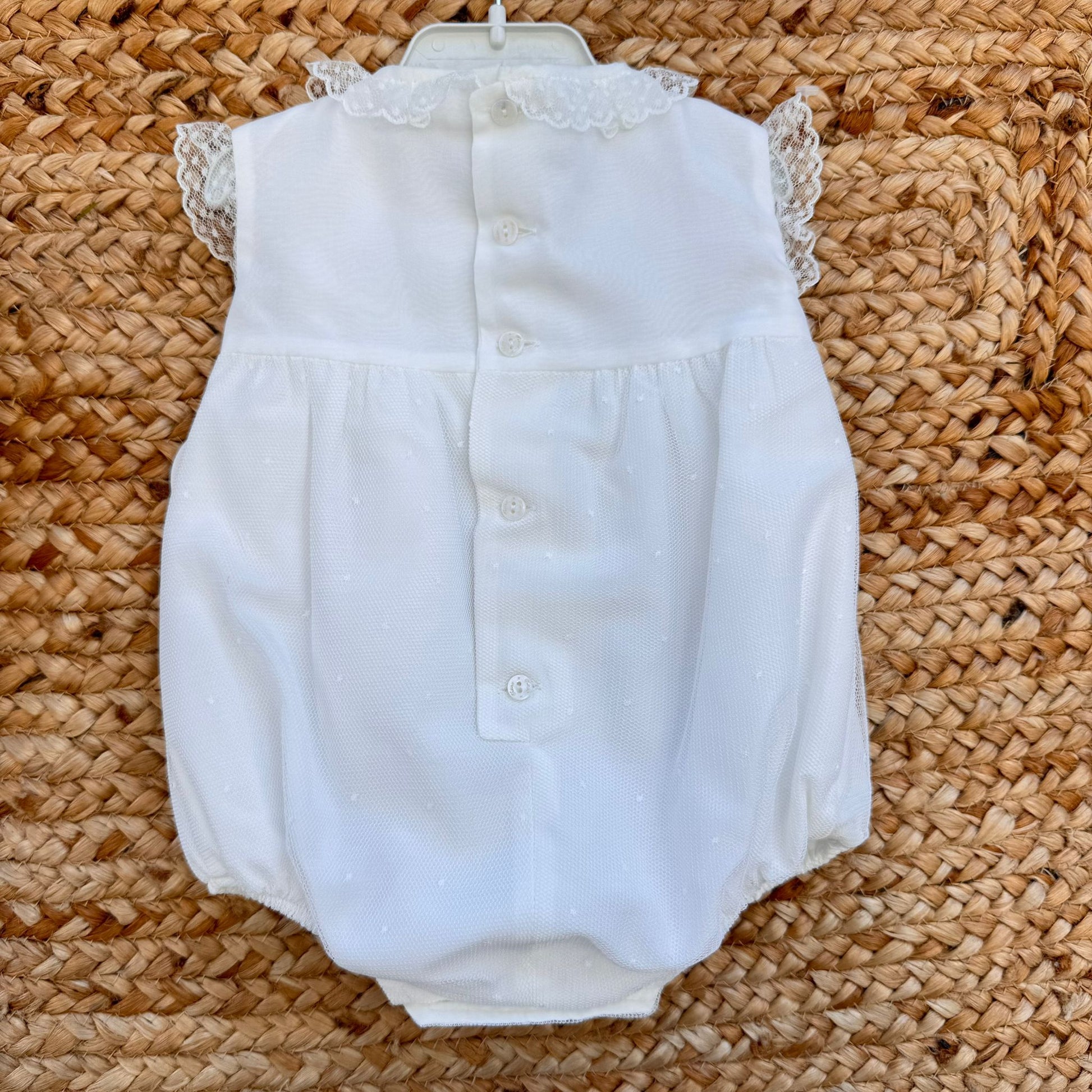 retro pagliaccetto battesimo bimba bianco con chiusura a bottoni