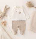 Retro tutina neonata in ciniglia panna e beige con piedini e apertura posteriore