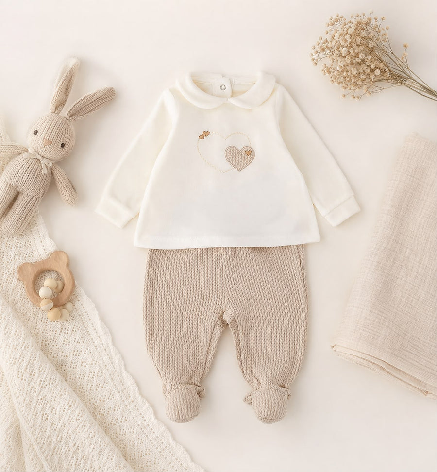 Completo nascita neonata in ciniglia panna e beige con cuori
