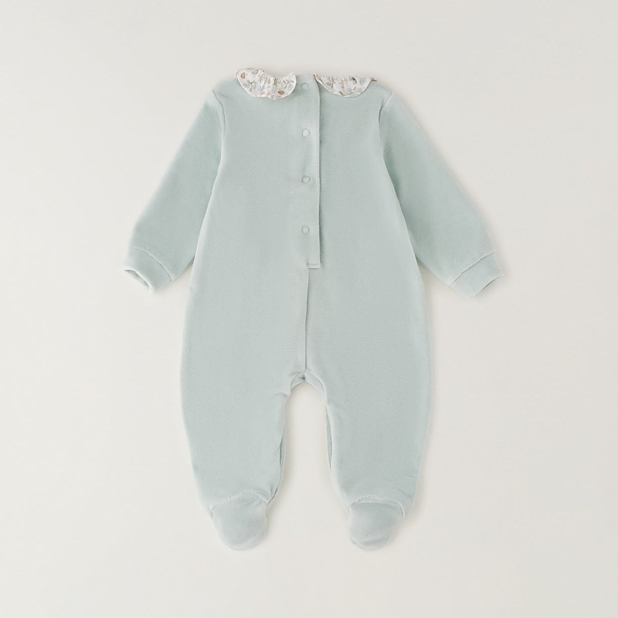 Tutina neonata verde menta in ciniglia con colletto floreale e lavorazione decorativa frontale