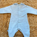 Tutina neonato azzurra in caldo cotone con grande orsetto teddy applicato sul davanti.