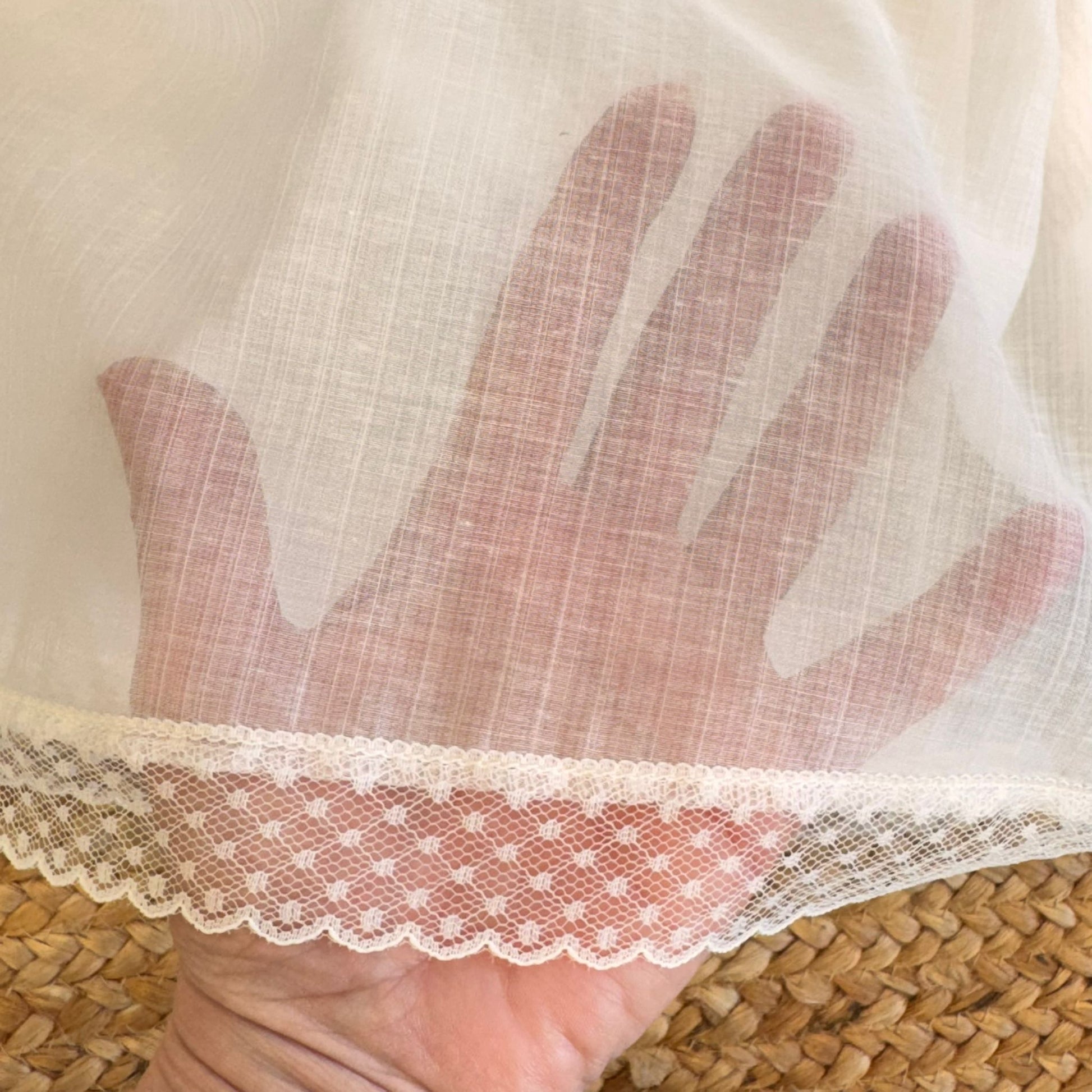 Retro abito Battesimo con fiocco in tulle e bottoncini

