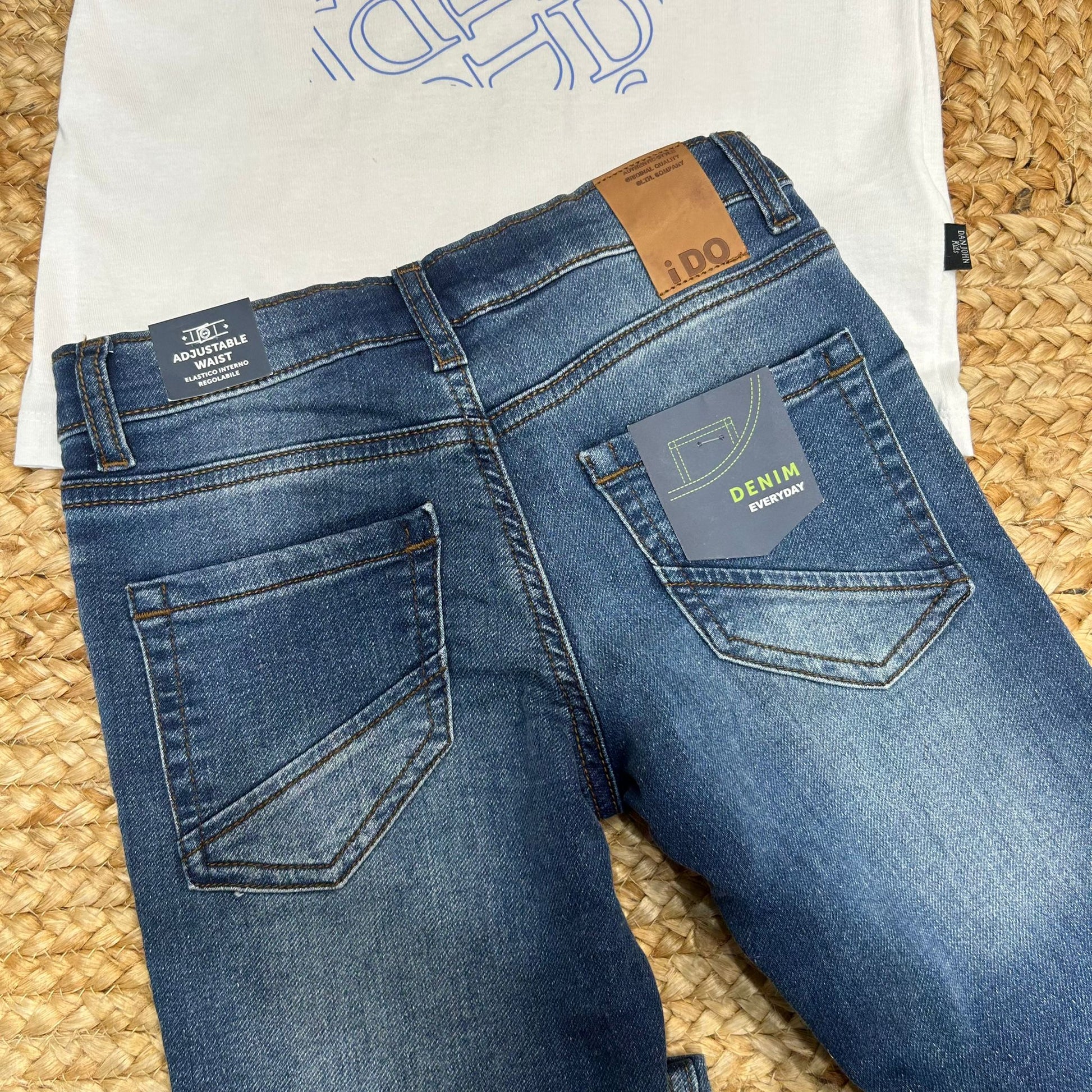  retro dei jeans iDO con etichetta Denim Everyday e vita regolabile